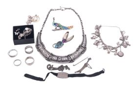 Mixed silver jewellery, to include four rings, three pairs of earrings, four brooches,
