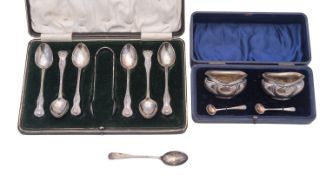 A George V cased set of six silver teaspoons & sugar tongs, Queen's pattern (single struck),