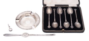 A small mixed lot of silver, comprising of a cased set of six silver teaspoons, an ashtray,