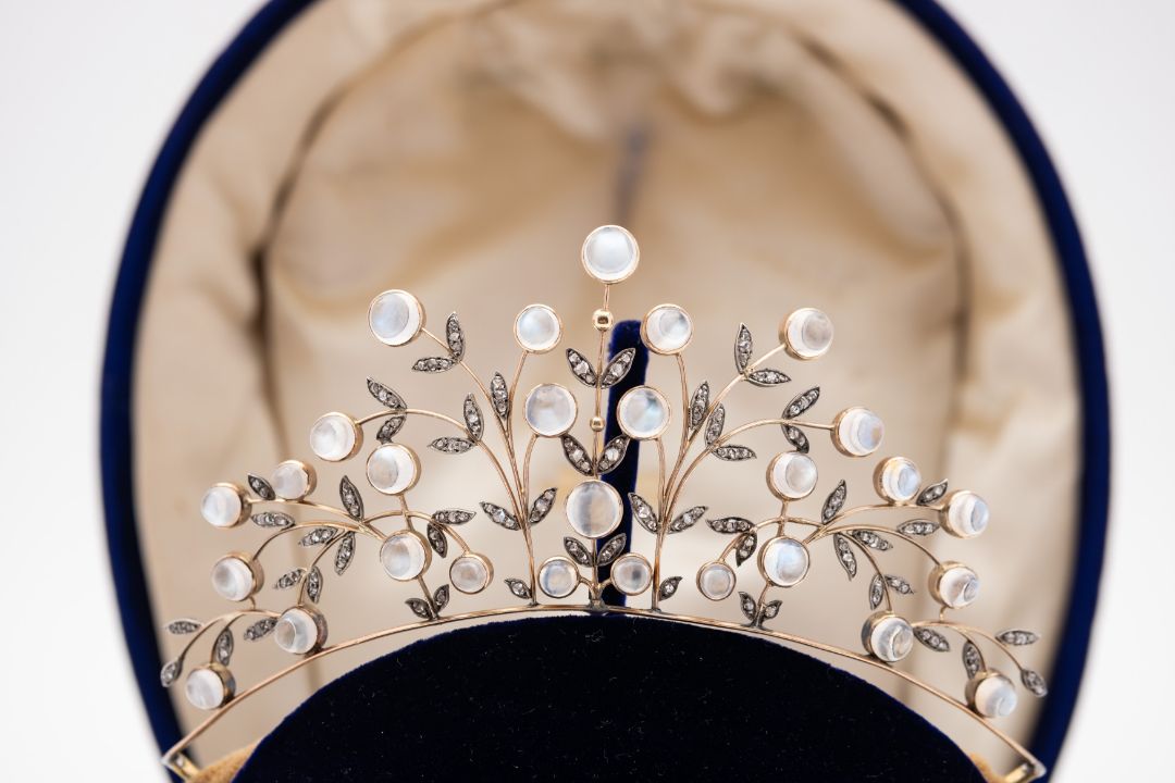 A SPLENDID LATE VICTORIAN MOONSTONE AND DIAMOND TIARA AND NECKLACE EN SUITE, BY MRS NEWMAN, - Image 3 of 6