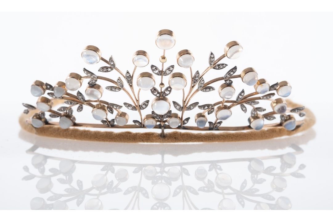 A SPLENDID LATE VICTORIAN MOONSTONE AND DIAMOND TIARA AND NECKLACE EN SUITE, BY MRS NEWMAN, - Image 5 of 6