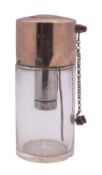 An Edwardian 9ct. gold mounted clear class perfume atomizer