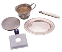A mixed lot of silver, to include a pin dish, a mounted mother-of-pearl folding fruit knife,