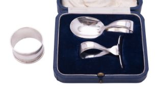 An early 20th century cased silver child's spoon & matching pusher,