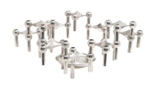 Stoff Nagel a Variante S22 Konzept modular chrome candle holder comprising one circular drip pan