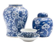 A mixed group of Chinese blue and white porcelain comprising six dragon saucer dishes,