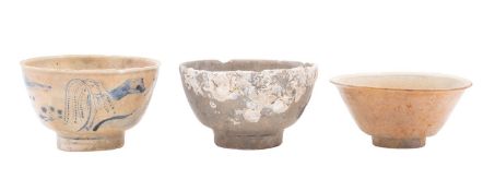 Vung Tau cargo three Chinese porcelain bowls, one plain and two with decoration, Kangxi, 11.