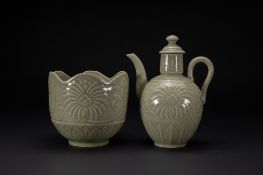 A CHINESE CELADON-GLAZED EWER AND WARMING BOWL.