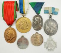 Bayern: Lot von 7 Auszeichnungen und Regimentsmedaillen.