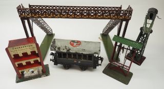 Märklin: Metall Eisenbahn - Sanitäts-Waggon / Brücke / Fahrkartenspender / Kran.