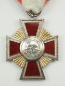 Bayern: Landesfeuerwehrverband Bayern, Feuerwehr-Ehrenkreuz, für Feuerwehrleute, ohne Krone.