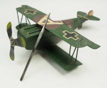 Deutsches Reich: Fliegerpfeil und Doppeldecker Metall Modell Flugzeug.