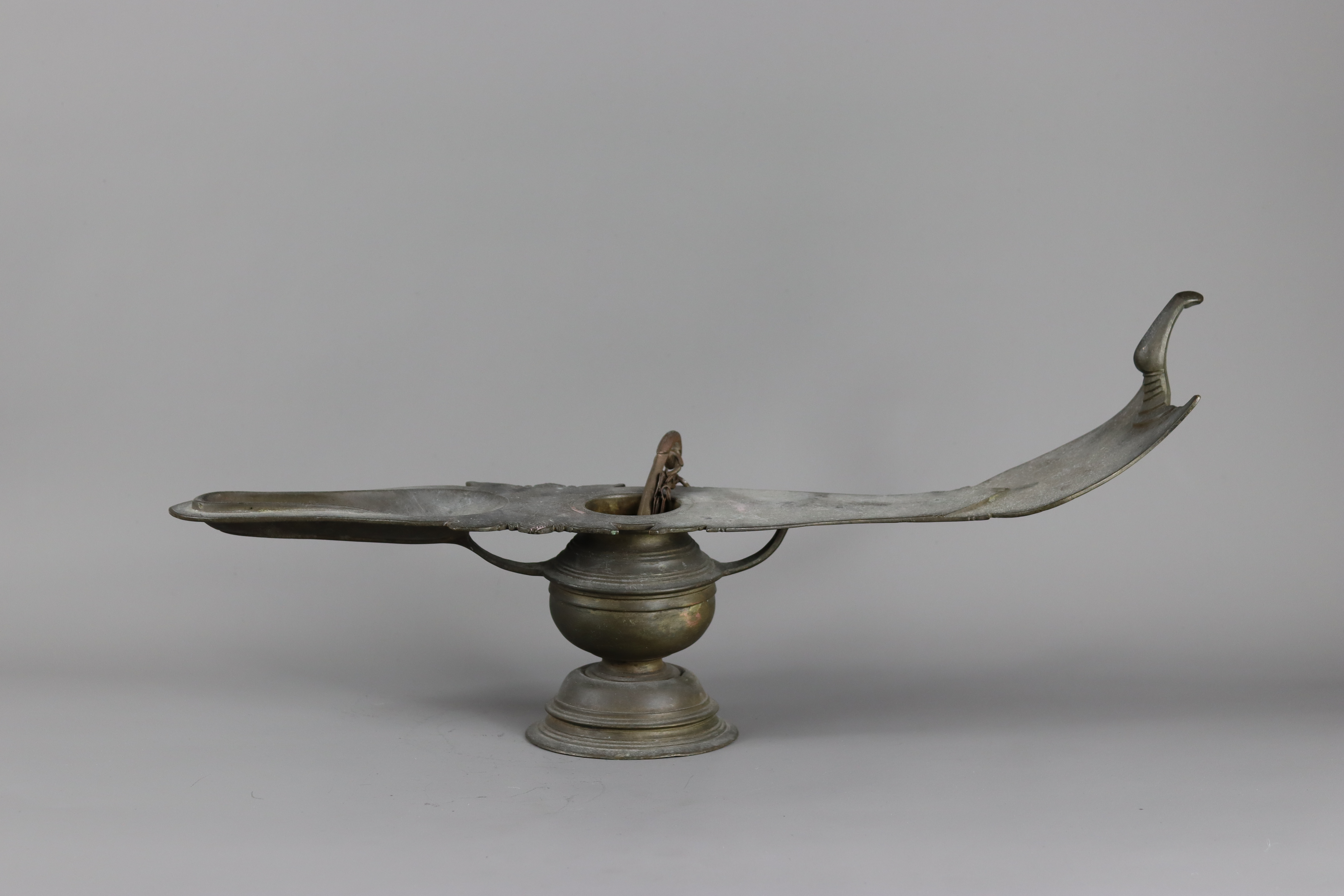 An Indian Bronze Oil Lamp, 18/19th century - Image 2 of 8