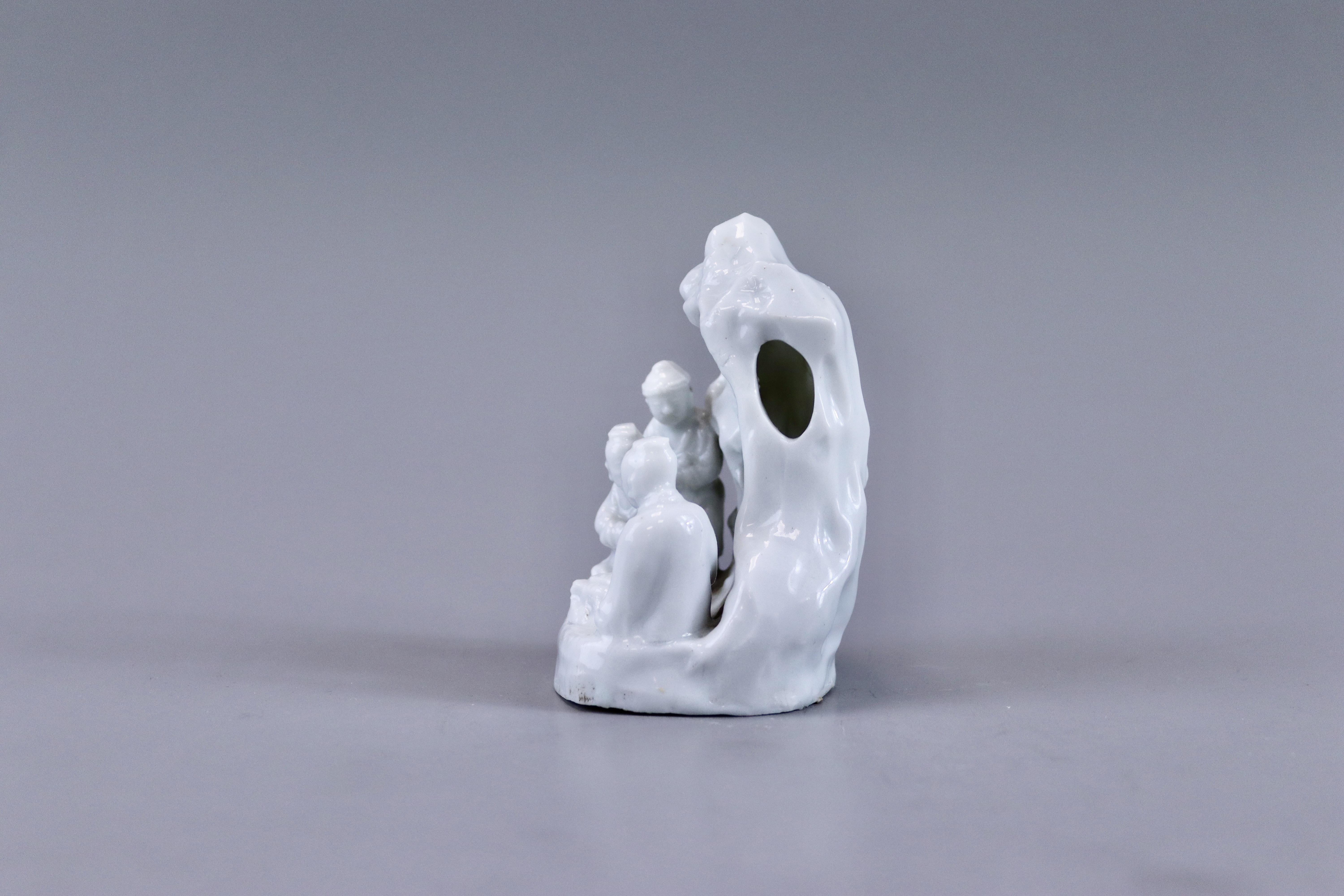 A Dehua miniature Grotto, with two Scholars playing weiqi, Kangxi - Image 3 of 6