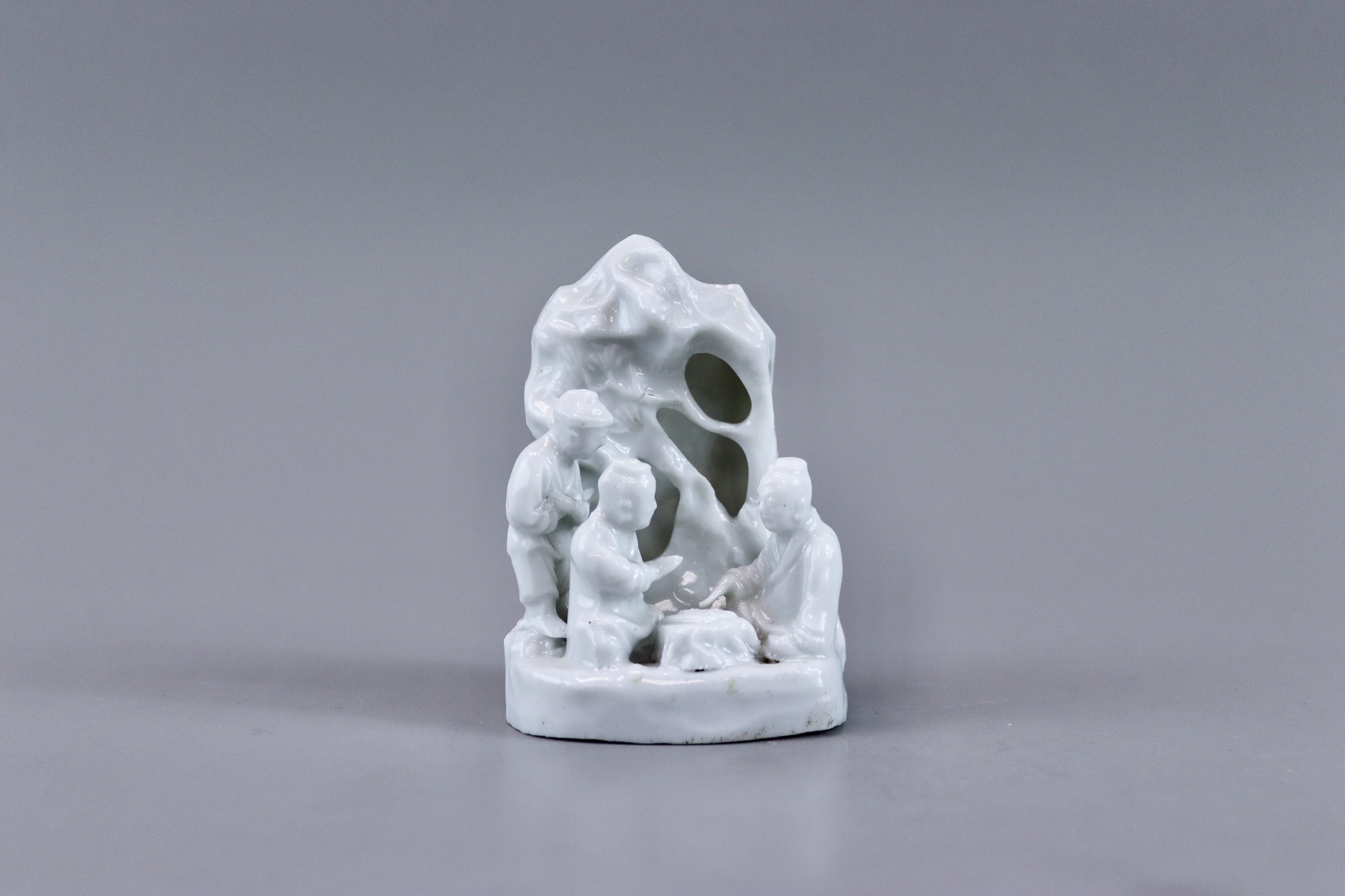A Dehua miniature Grotto, with two Scholars playing weiqi, Kangxi - Image 2 of 6