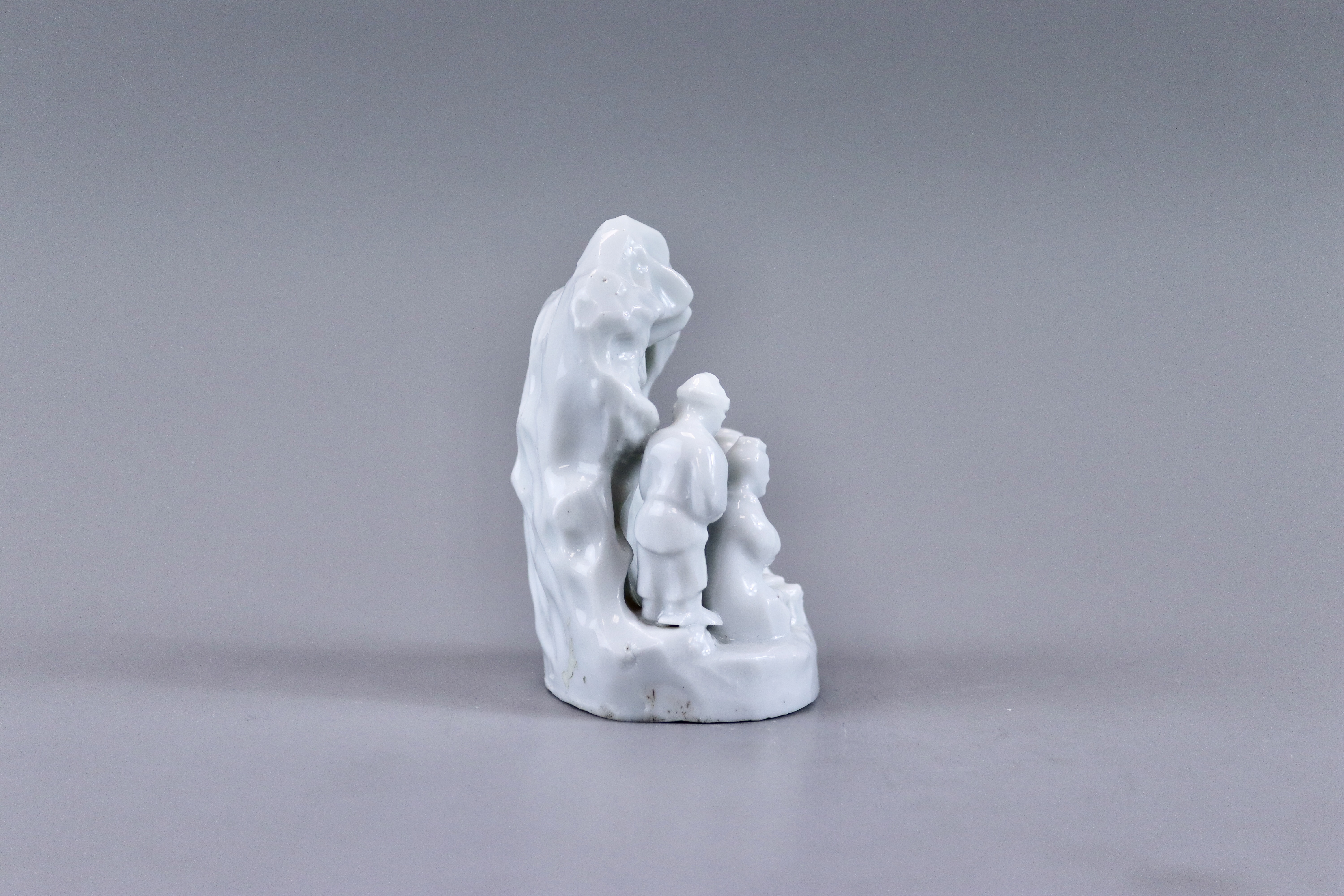 A Dehua miniature Grotto, with two Scholars playing weiqi, Kangxi - Image 5 of 6