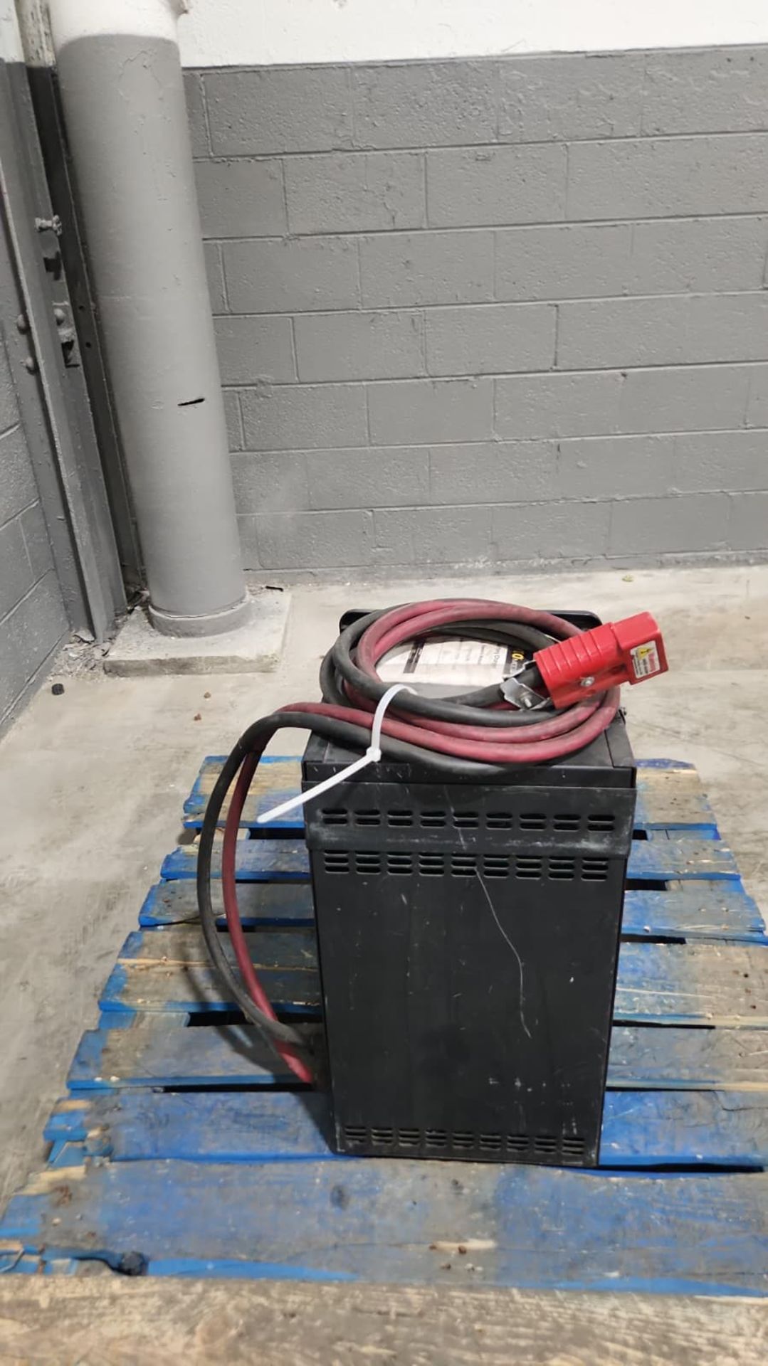 HAWKER PTO MOD 3 Multi 24/36/48 Volt Electric Forklift Battery Charger. - Image 2 of 5