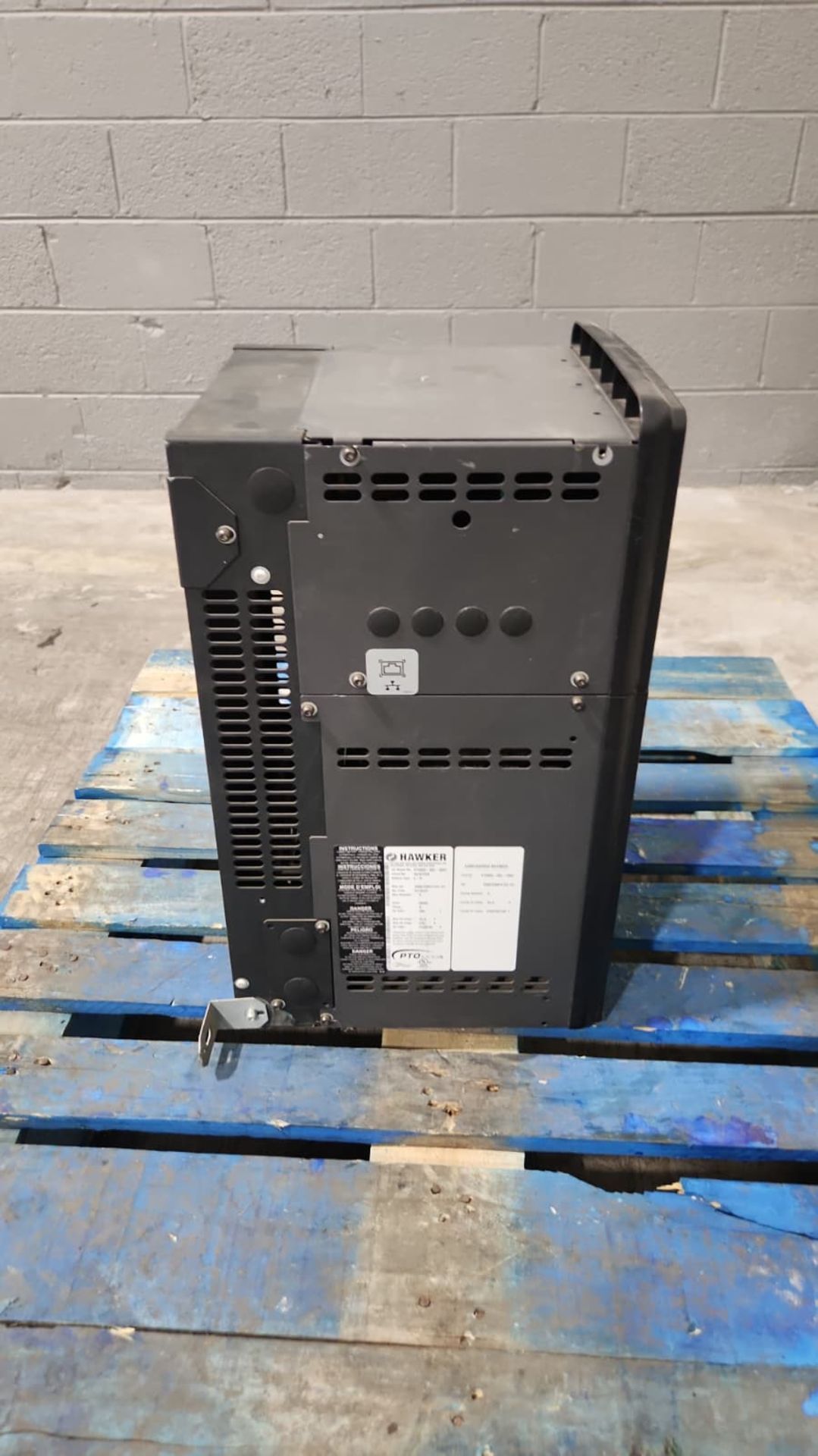 HAWKER PTO MOD 3 Multi 24/36/48 Volt Electric Forklift Battery Charger. - Image 4 of 4