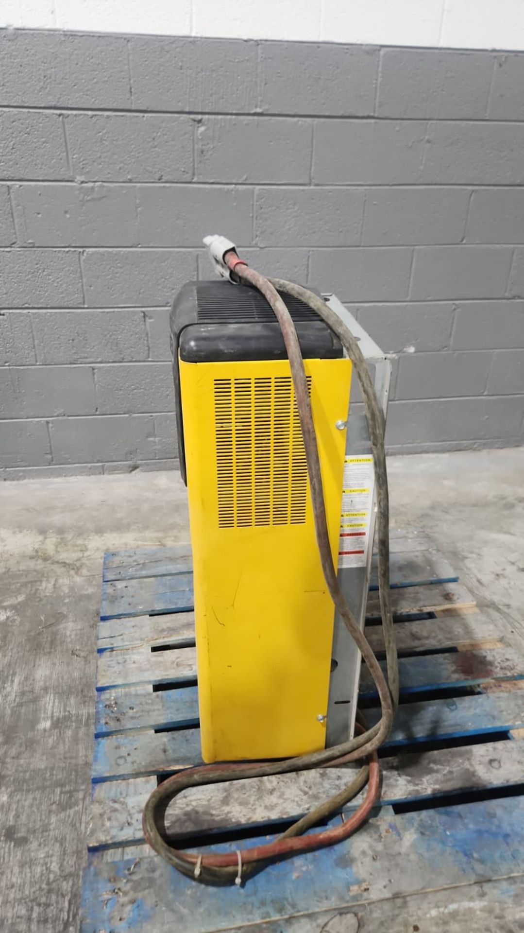 HAWKER Lifeplus TC3 Multi 24/36/48 Volt Electric Forklift Battery Charger. - Image 3 of 5