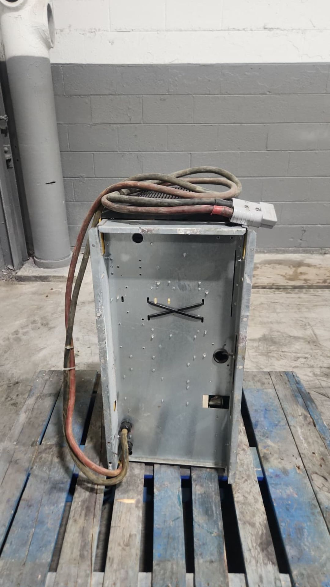 HAWKER Lifeplus TC3 Multi 24/36/48 Volt Electric Forklift Battery Charger. - Image 5 of 5
