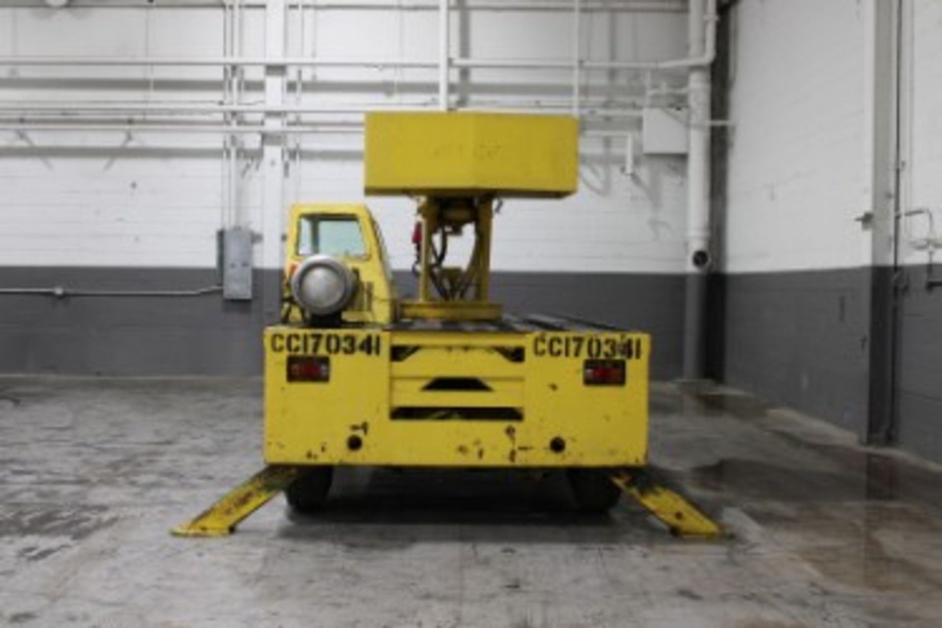 Broderson IC-80-2D Carry Deck Crane – 17,000 lb Capacity - Image 3 of 7