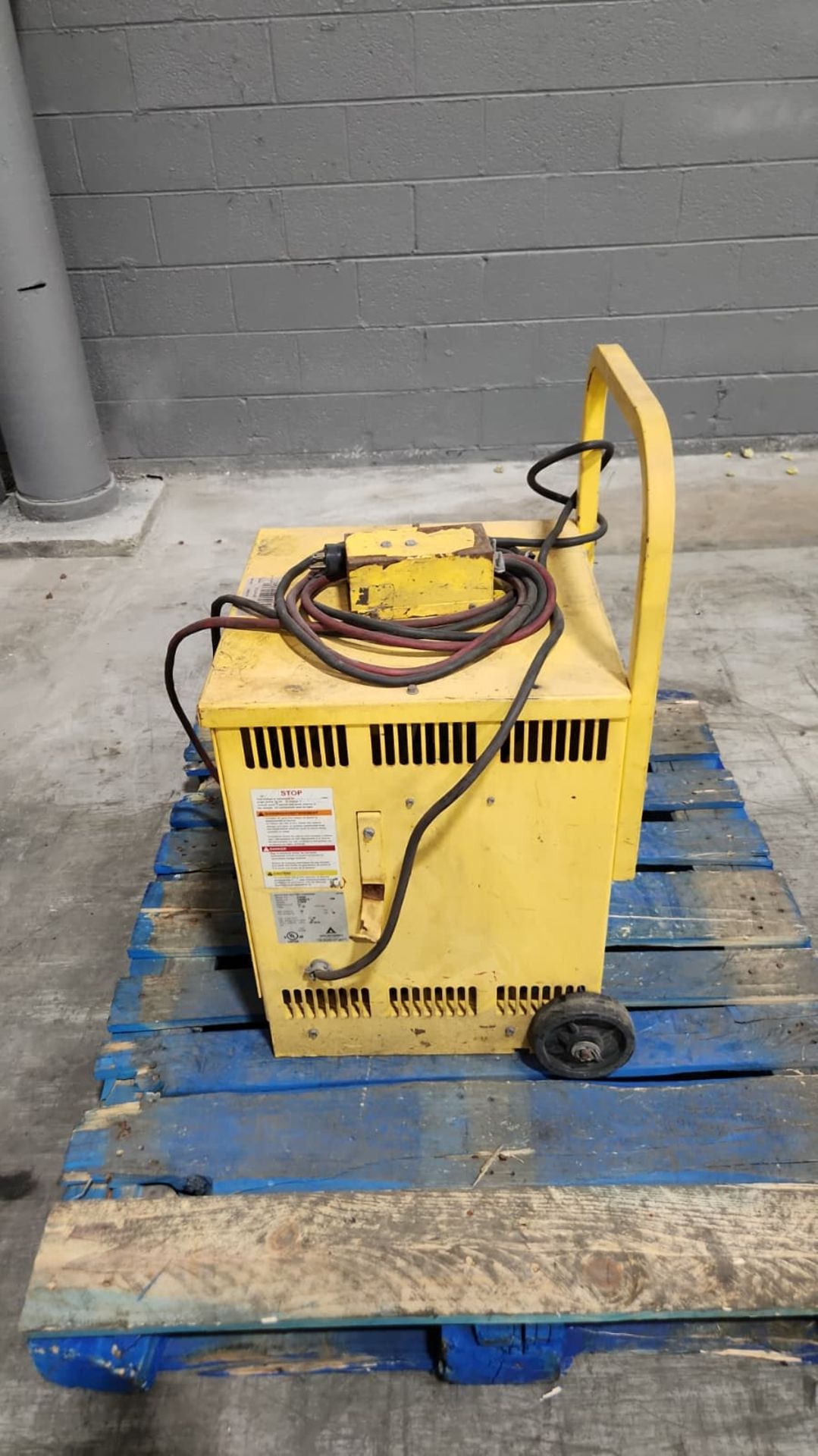StableMate 48 Volt Electric Forklift Battery Charger. - Image 3 of 5
