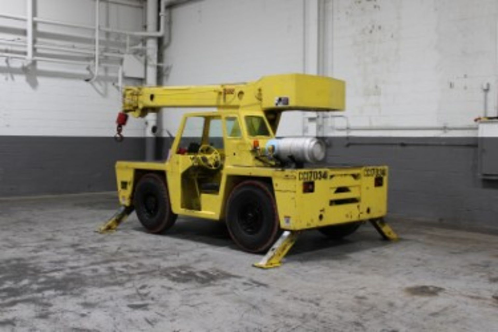 Broderson IC-80-2D Carry Deck Crane – 17,000 lb Capacity - Image 2 of 7