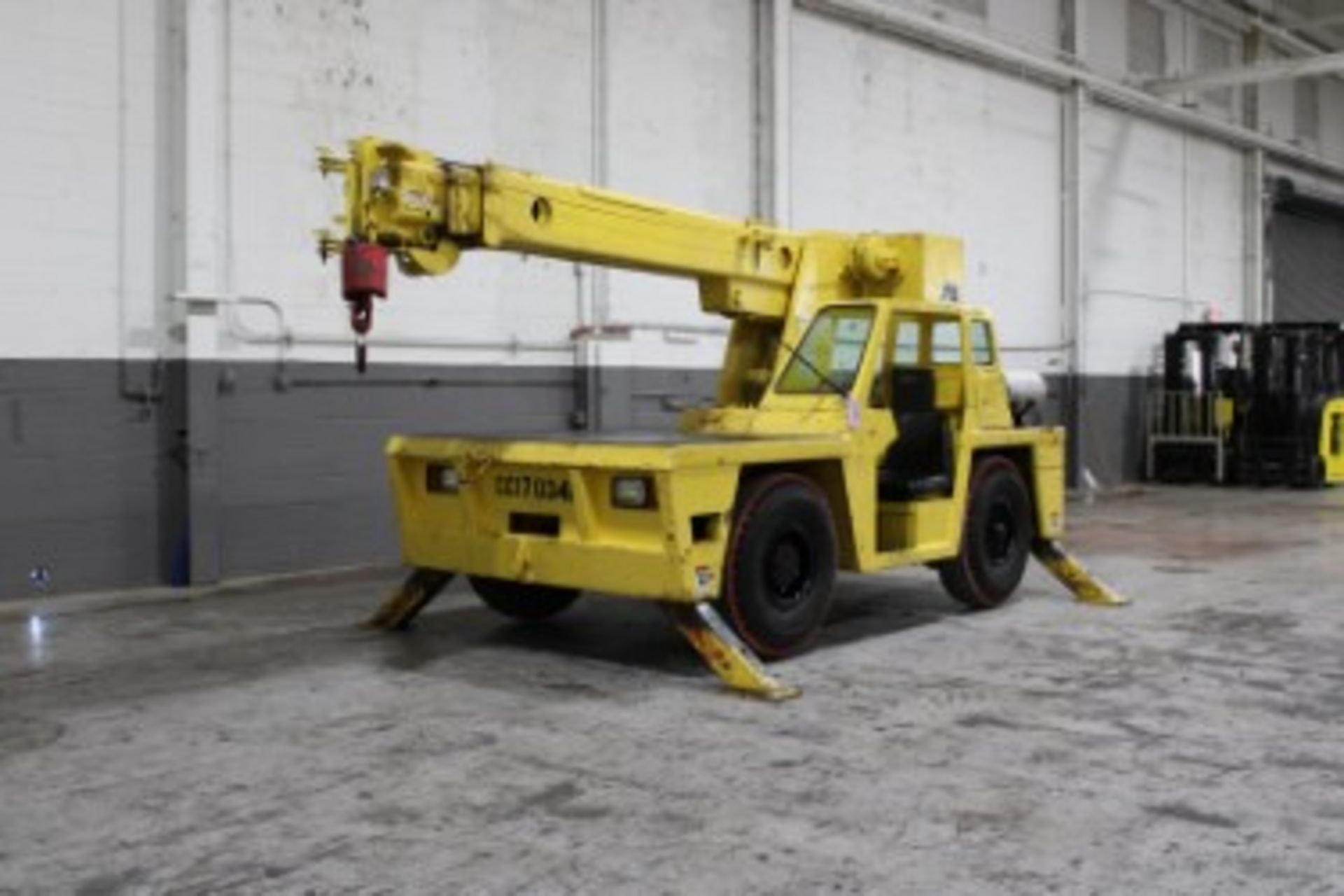 Broderson IC-80-2D Carry Deck Crane – 17,000 lb Capacity - Image 4 of 7