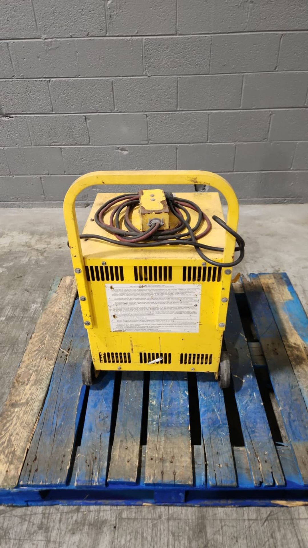 StableMate 48 Volt Electric Forklift Battery Charger. - Image 5 of 5