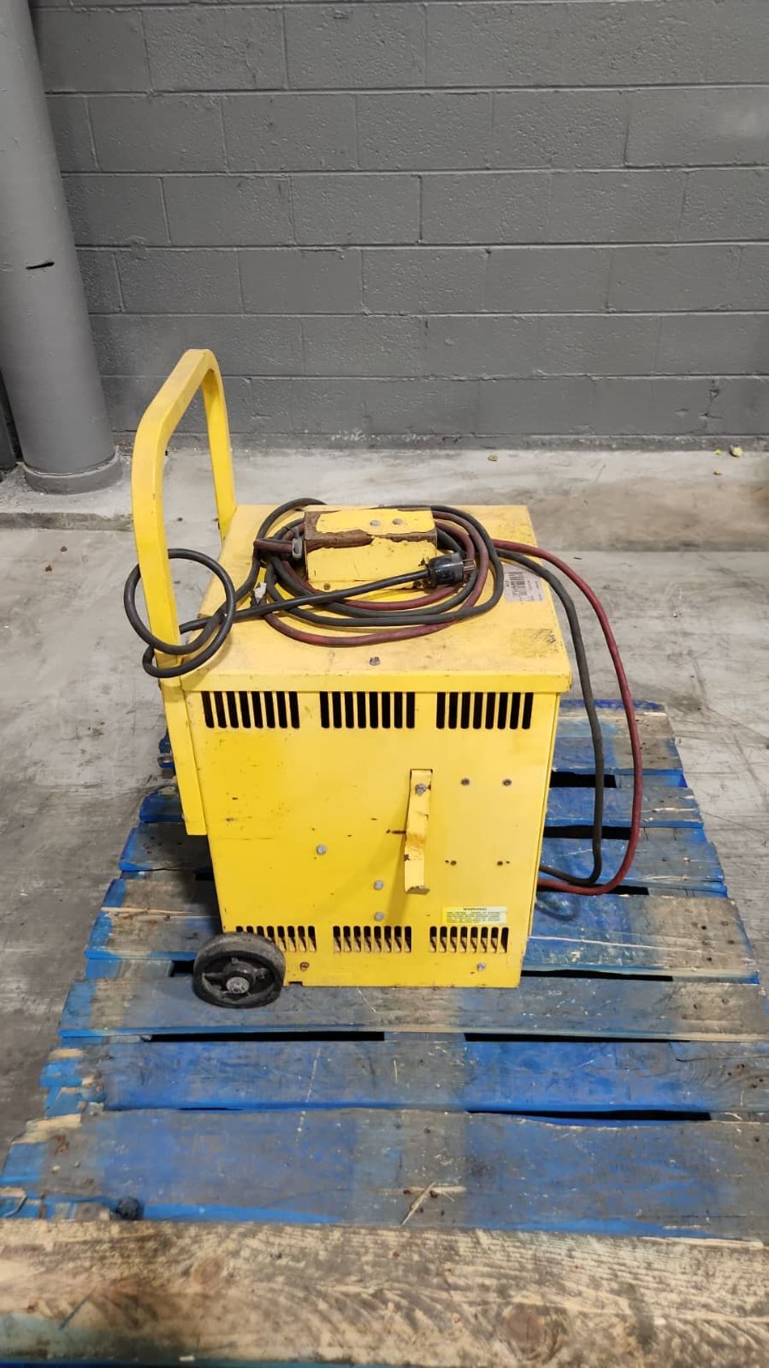 StableMate 48 Volt Electric Forklift Battery Charger. - Image 4 of 5