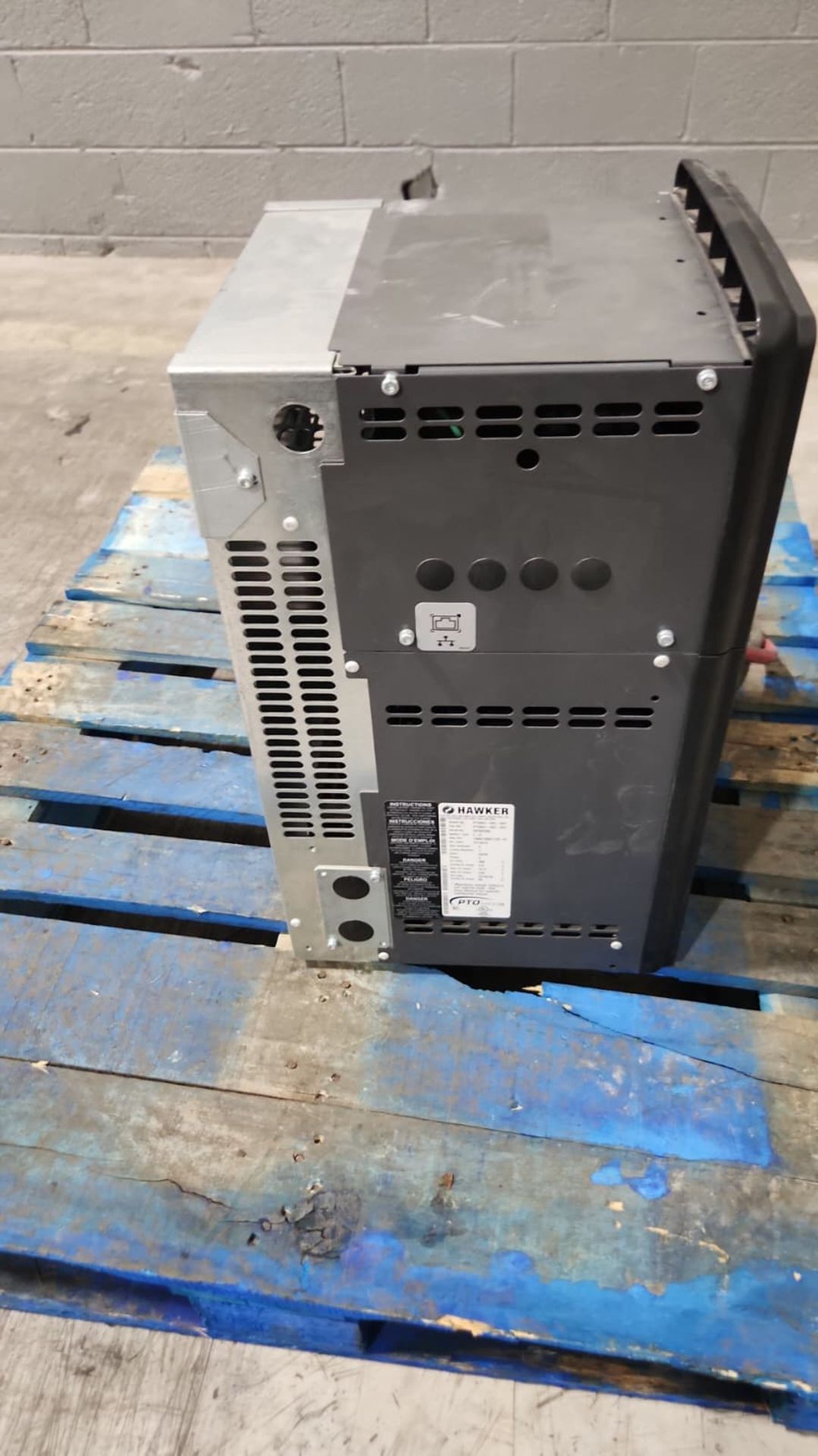 HAWKER PTO MOD 3 Multi 12/18/24 Volt Electric Forklift Battery Charger. - Image 4 of 5