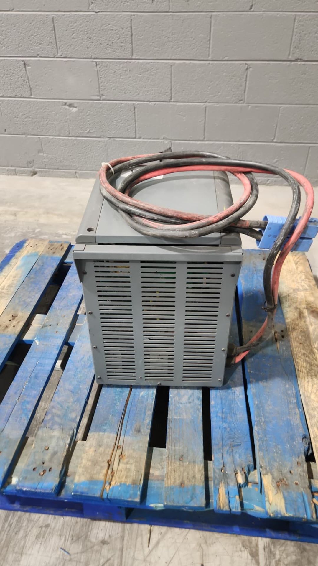 EnerSys Multi 24/36/48 Volt Electric Forklift Battery Charger. - Image 5 of 5