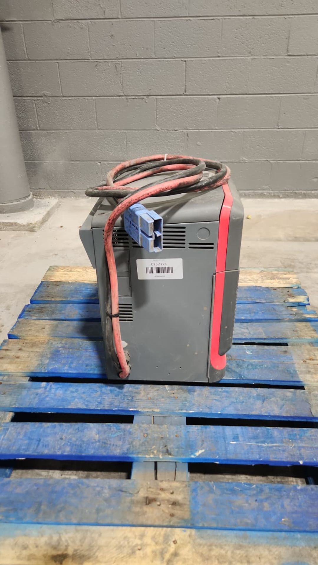 EnerSys Multi 24/36/48 Volt Electric Forklift Battery Charger. - Image 4 of 5