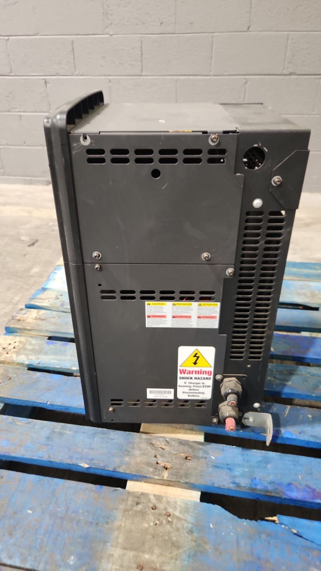HAWKER PTO MOD 3 Multi 24/36/48 Volt Electric Forklift Battery Charger. - Image 3 of 4