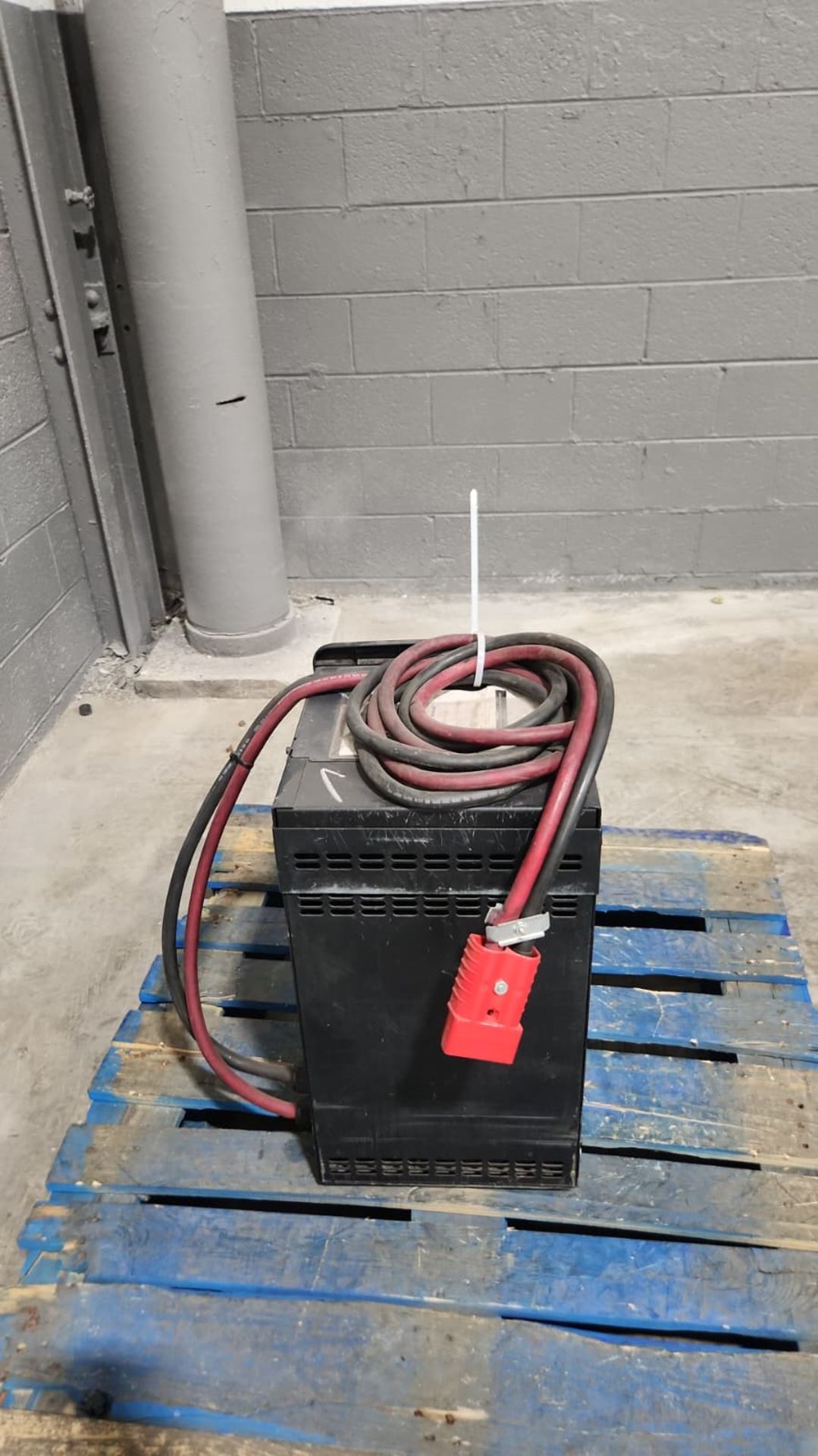HAWKER PTO MOD 3 Multi 24/36/48 Volt Electric Forklift Battery Charger. - Image 3 of 5