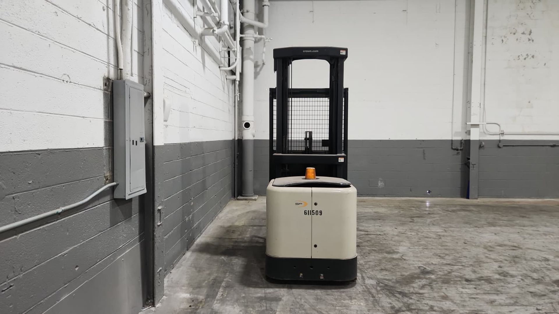 Crown Model: SP3510-30 3,000 lb Capacity Order Picker Electric Forklift with Battery. Hours: 4,856 - Image 5 of 8