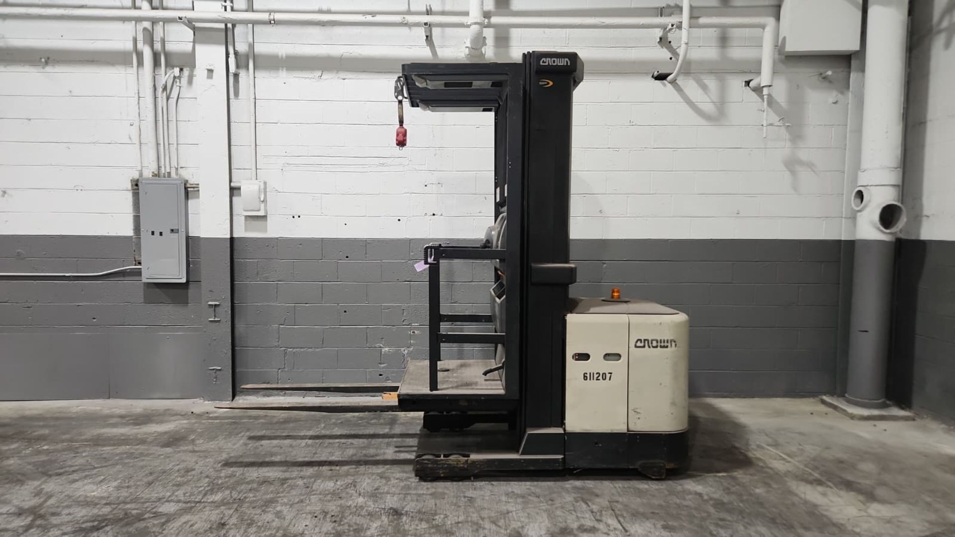 Crown Model: SP3510-30 3,000lb Capacity Order Picker Electric Forklift with Battery.
