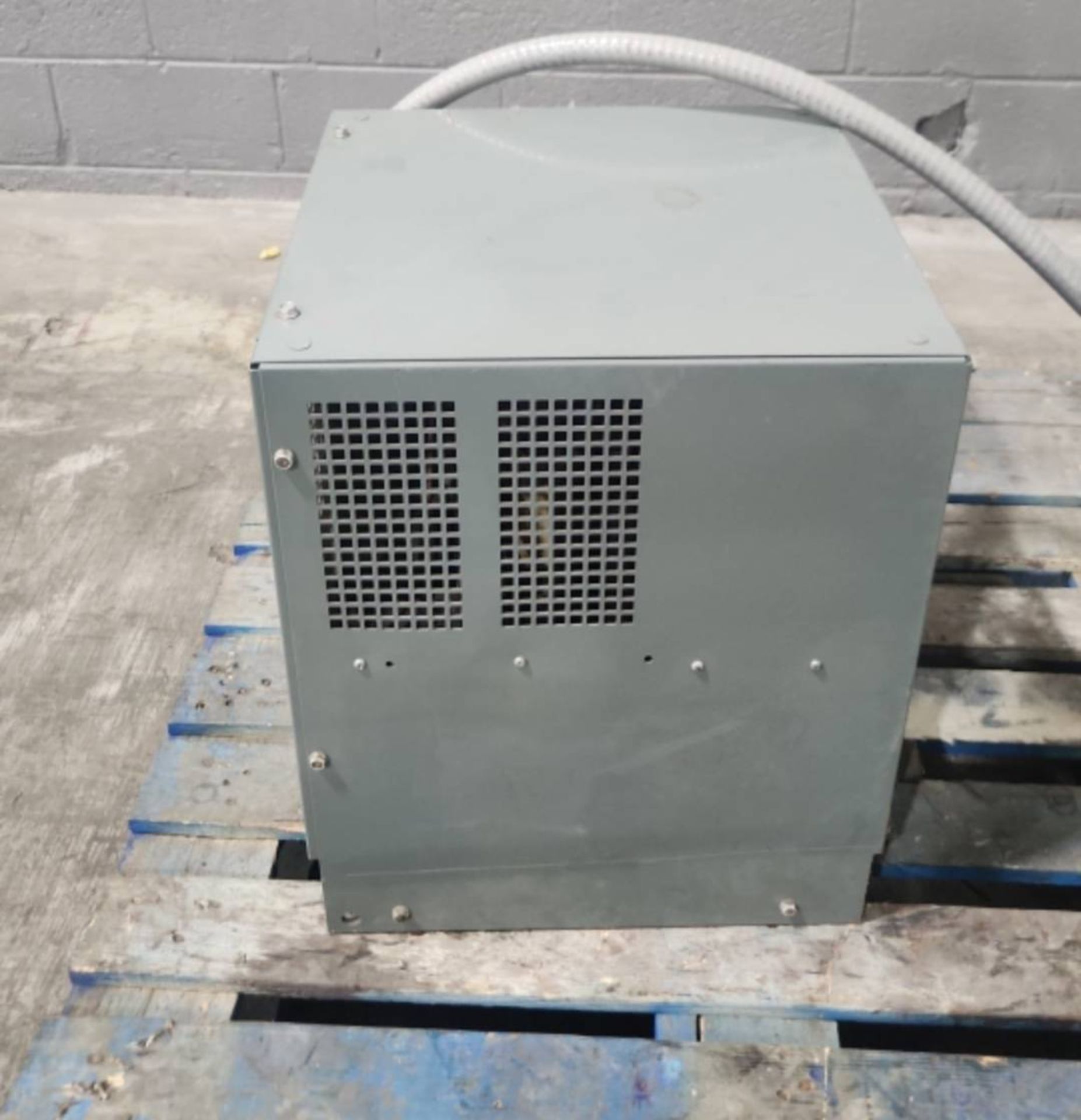 Ametek Battery-Mate 80 Multi AC Input 24 Volt Electric Forklift Battery Charger. - Image 4 of 5