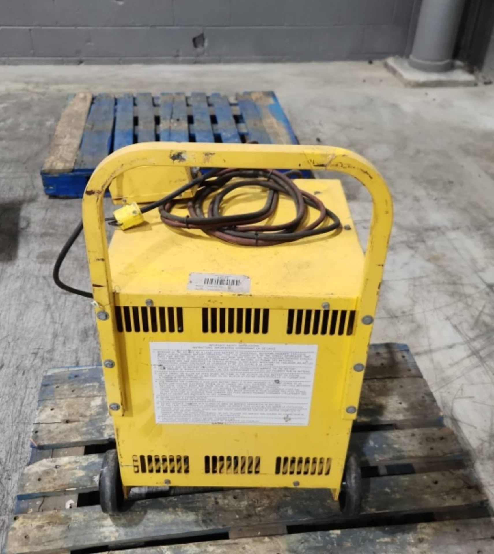 Applied Energry Stable Mate 48 Volt Electric Forklift Battery Charger. - Image 4 of 5