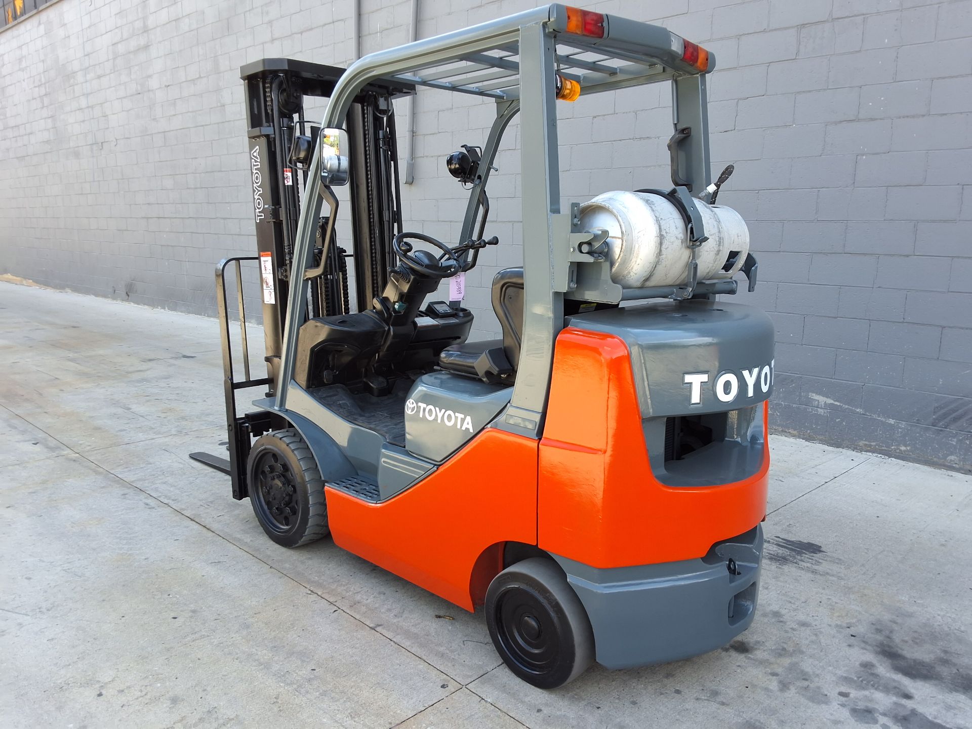 2017 Toyota Model: 8FGCU25 5,000lb Capacity Sideshifter Forklift. - Image 2 of 5