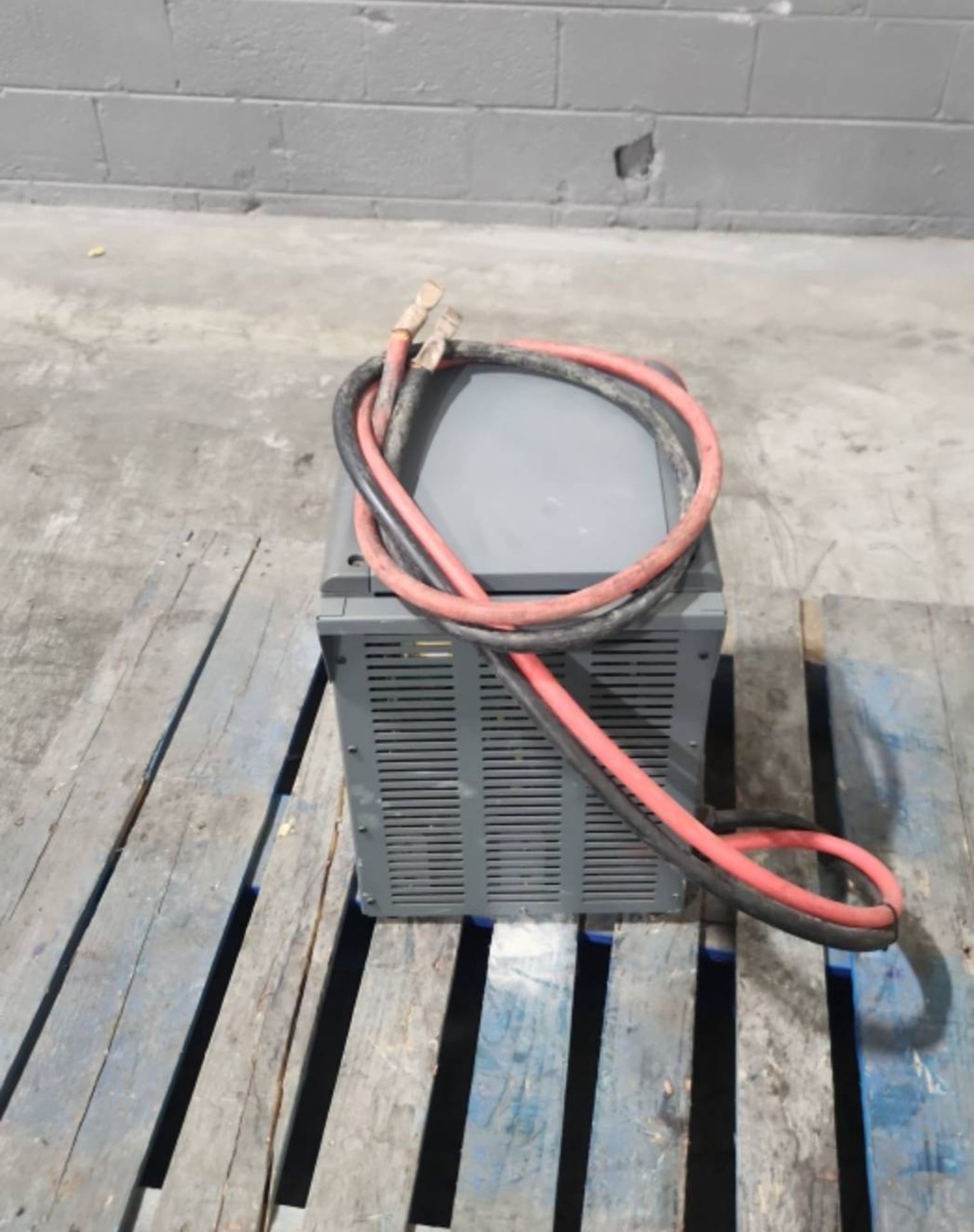 EnerSys Multi 24/36/48 Volt Electric Forklift Battery Charger. - Image 3 of 5