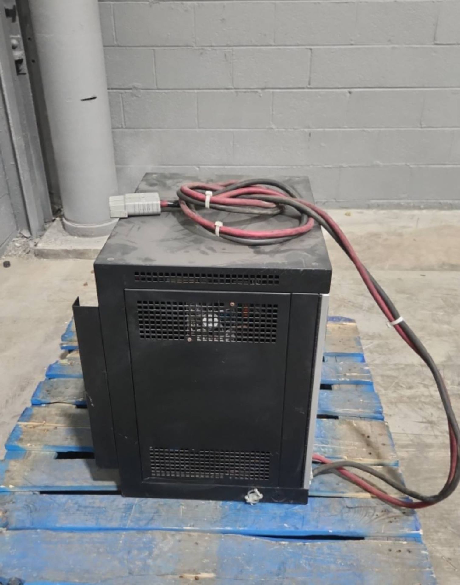 Ametek Eclipse II 12/24/36 Volt Electric Forklift Battery Charger. - Image 3 of 5
