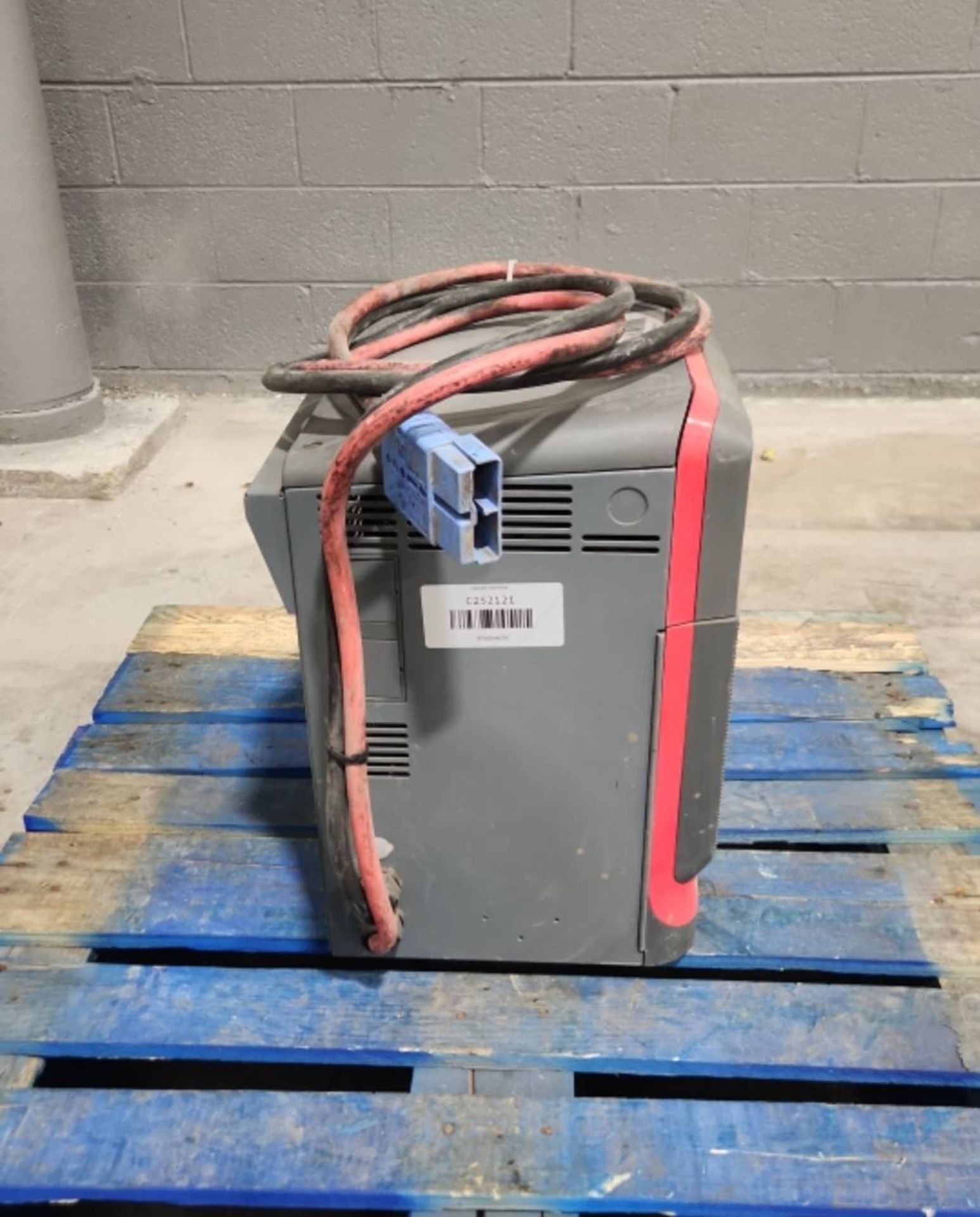 EnerSys Multi 24/36/48 Volt Electric Forklift Battery Charger. - Image 5 of 5