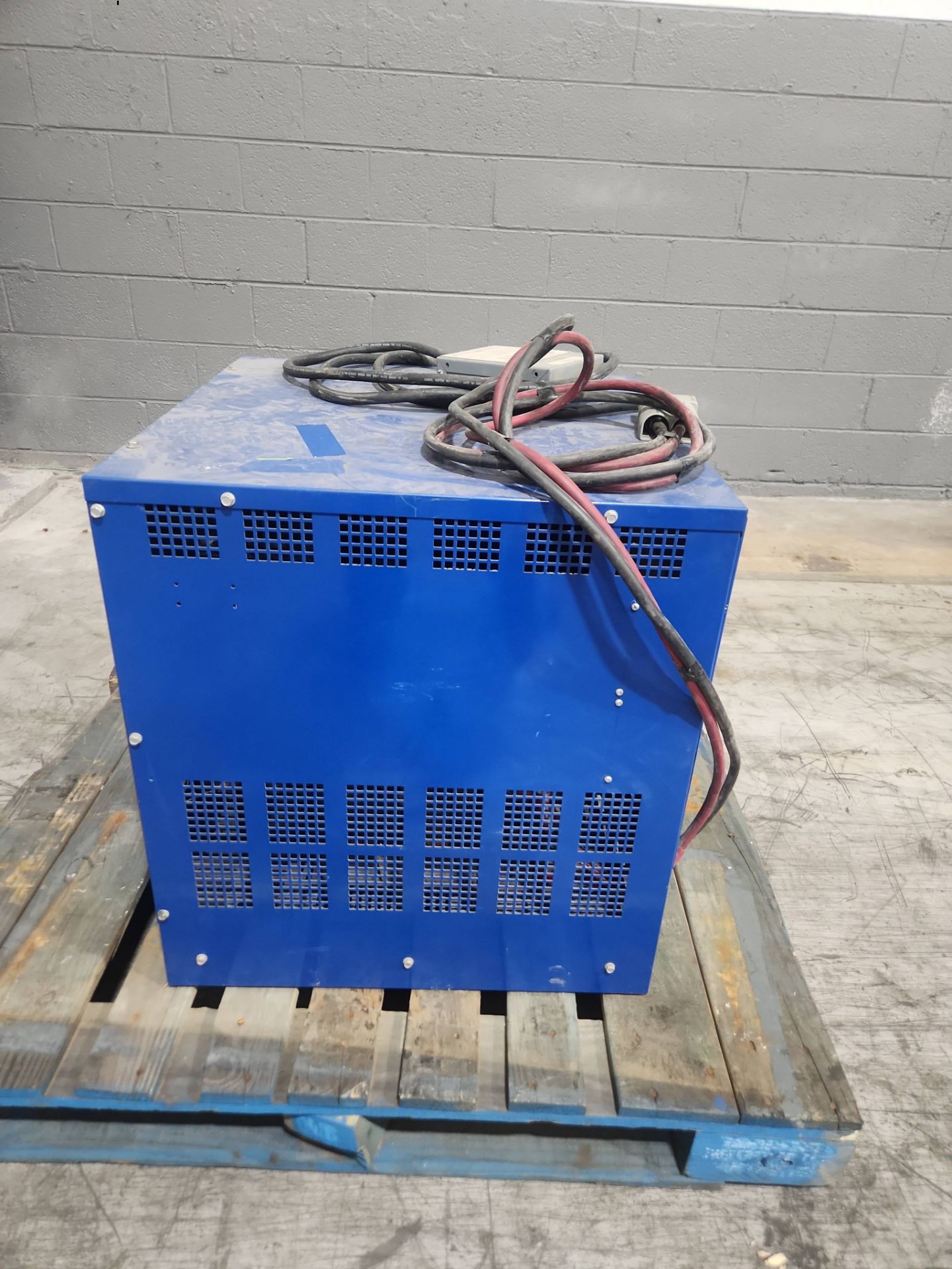 EL PowerHouse Electric Forklift Battery Charger. - Image 2 of 5