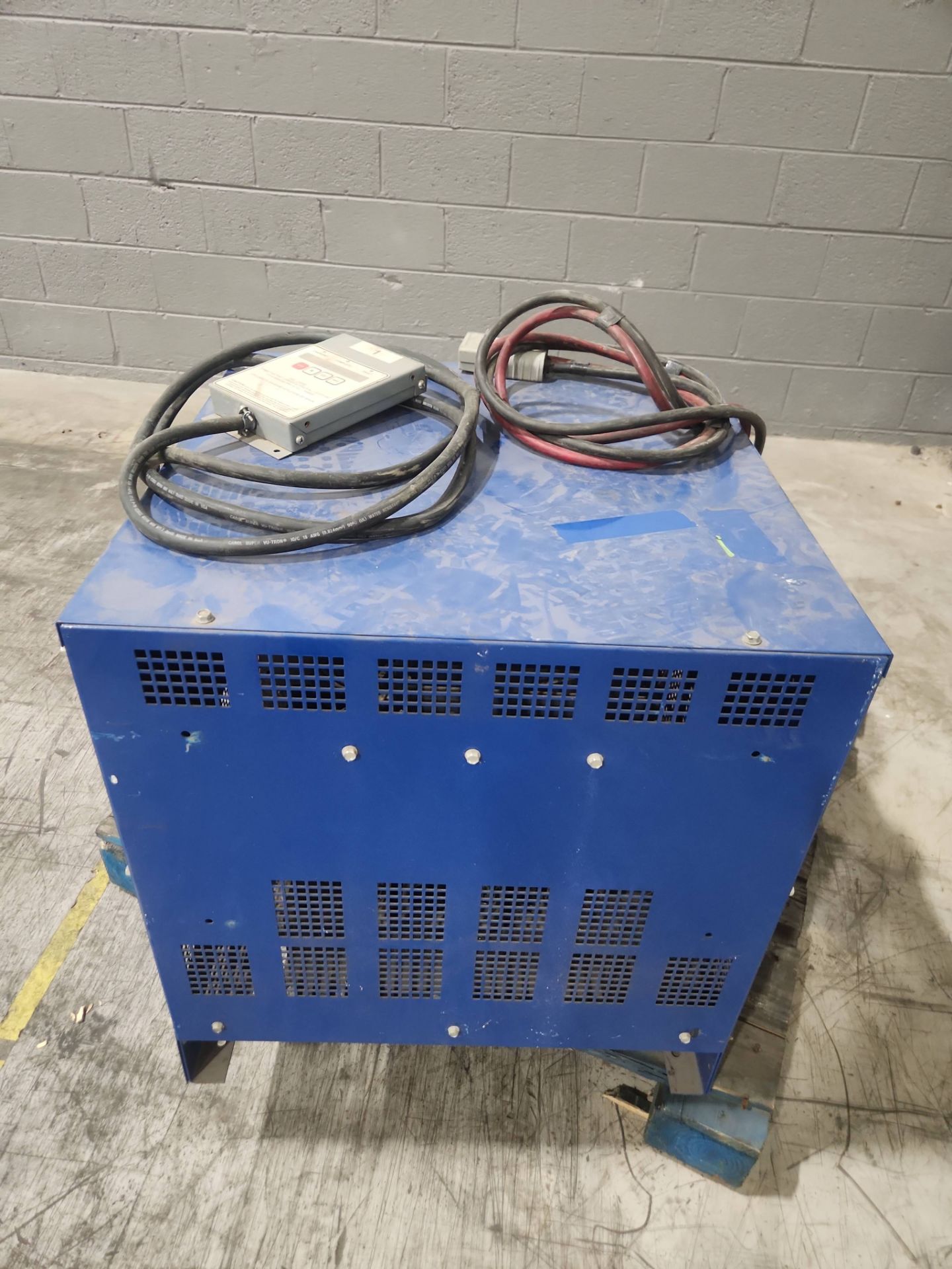 EL PowerHouse Electric Forklift Battery Charger. - Image 4 of 5