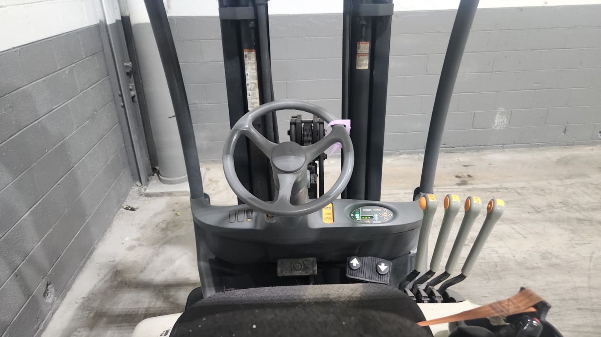 Crown FC5225-50 5,000LB Sit Down Electric Forklift. Hours: 5,526 - Image 7 of 8