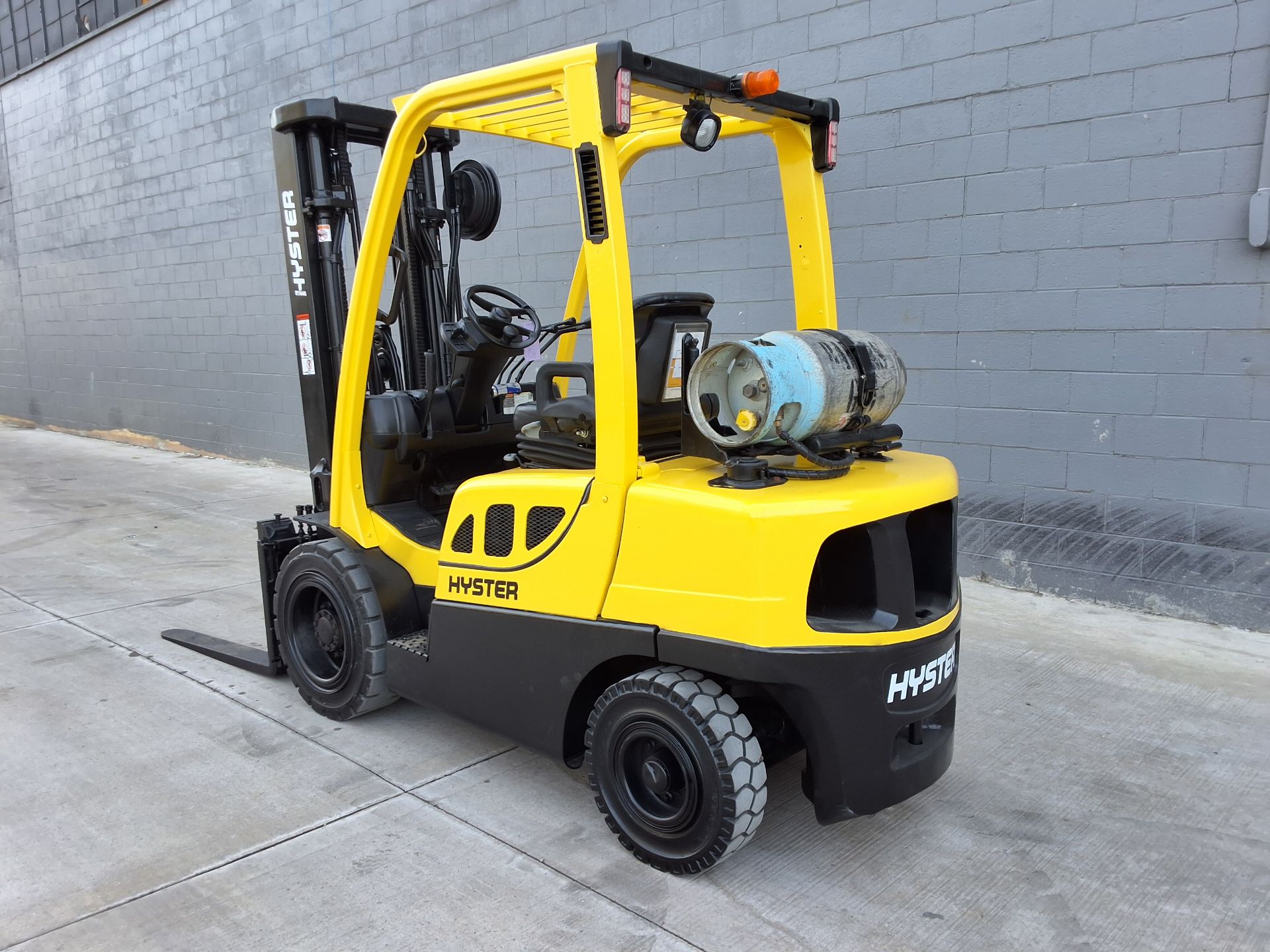 Hyster H60FT, 6,000lb. Capacity . LP Powered Forklift. Hours: 8,041 - Image 2 of 6