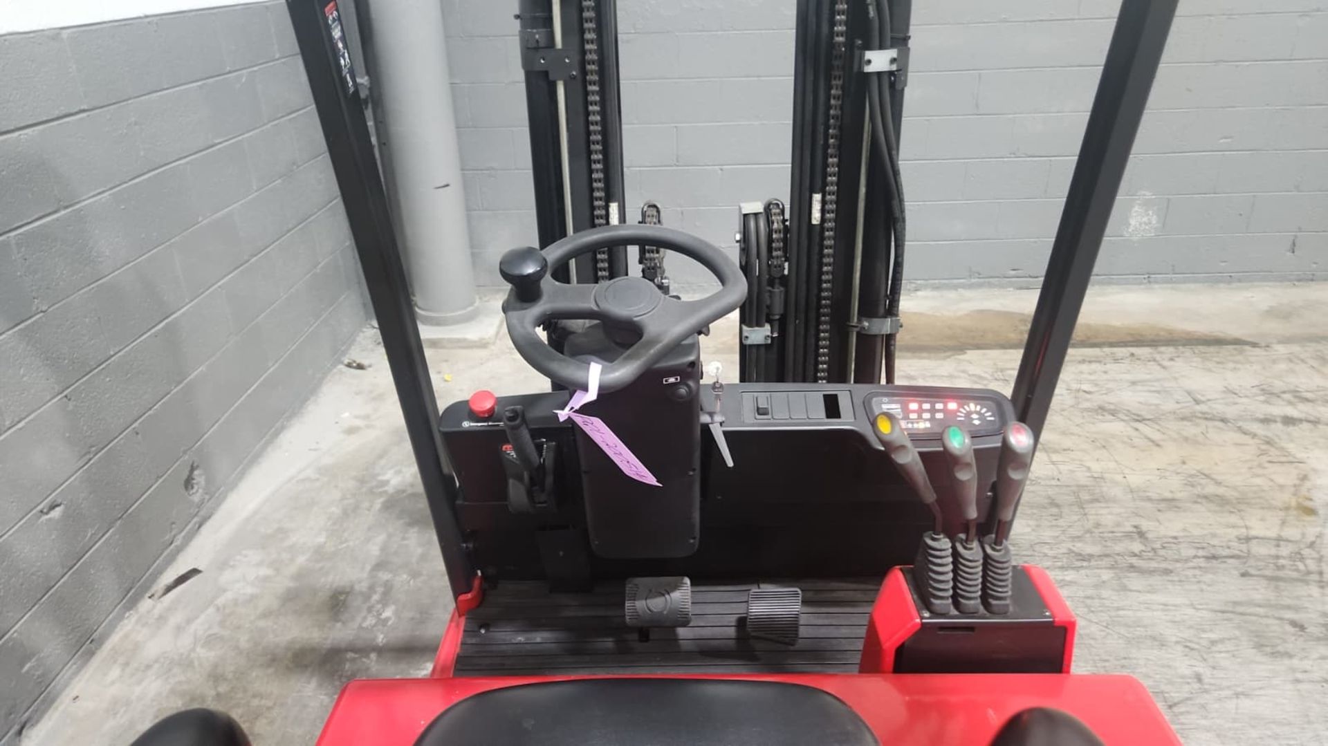 2016 Raymond Model: 445-C30TT 3,000lb Electric Forklift. Hours: 910. - Image 4 of 7