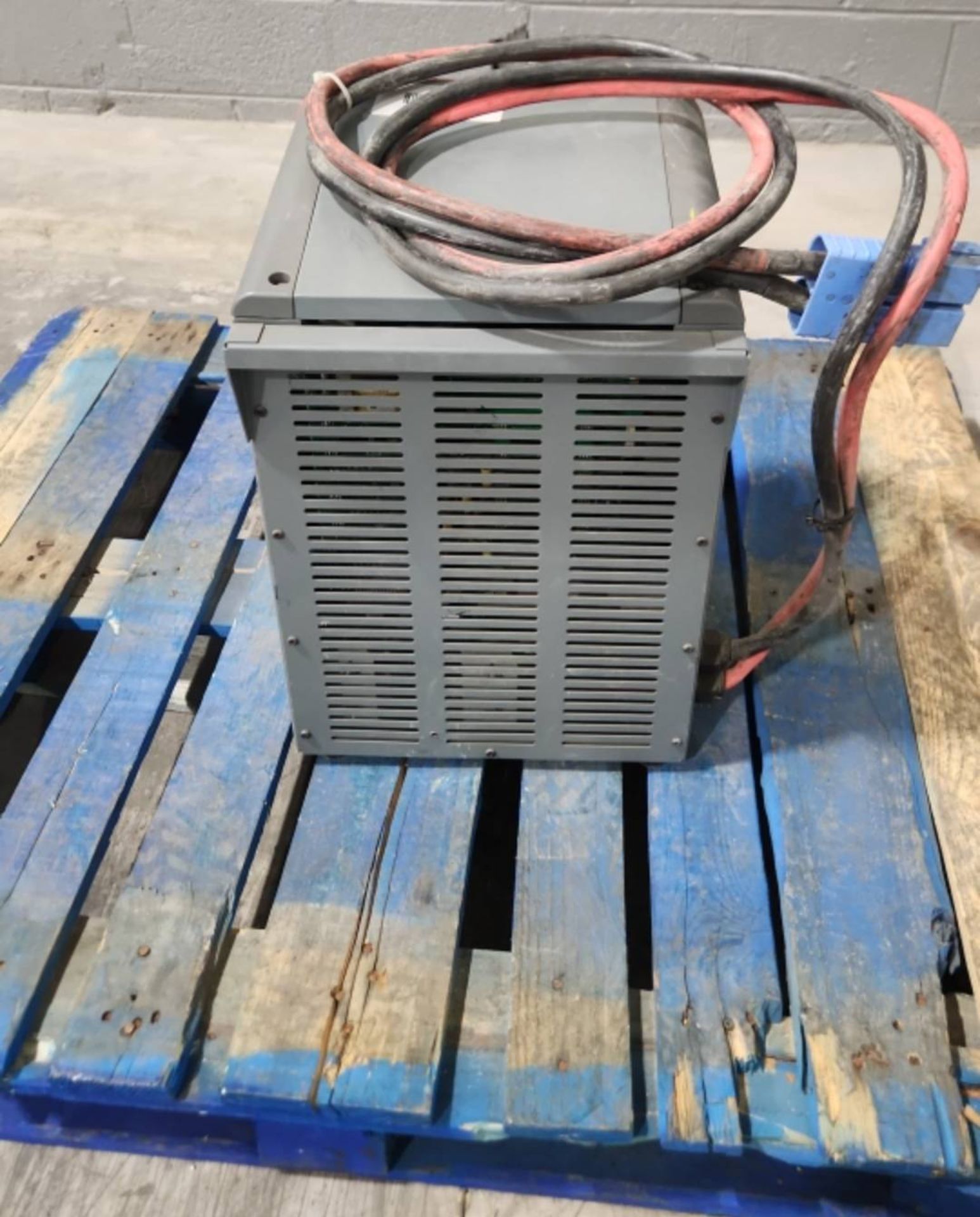 EnerSys Multi 24/36/48 Volt Electric Forklift Battery Charger. - Image 4 of 5