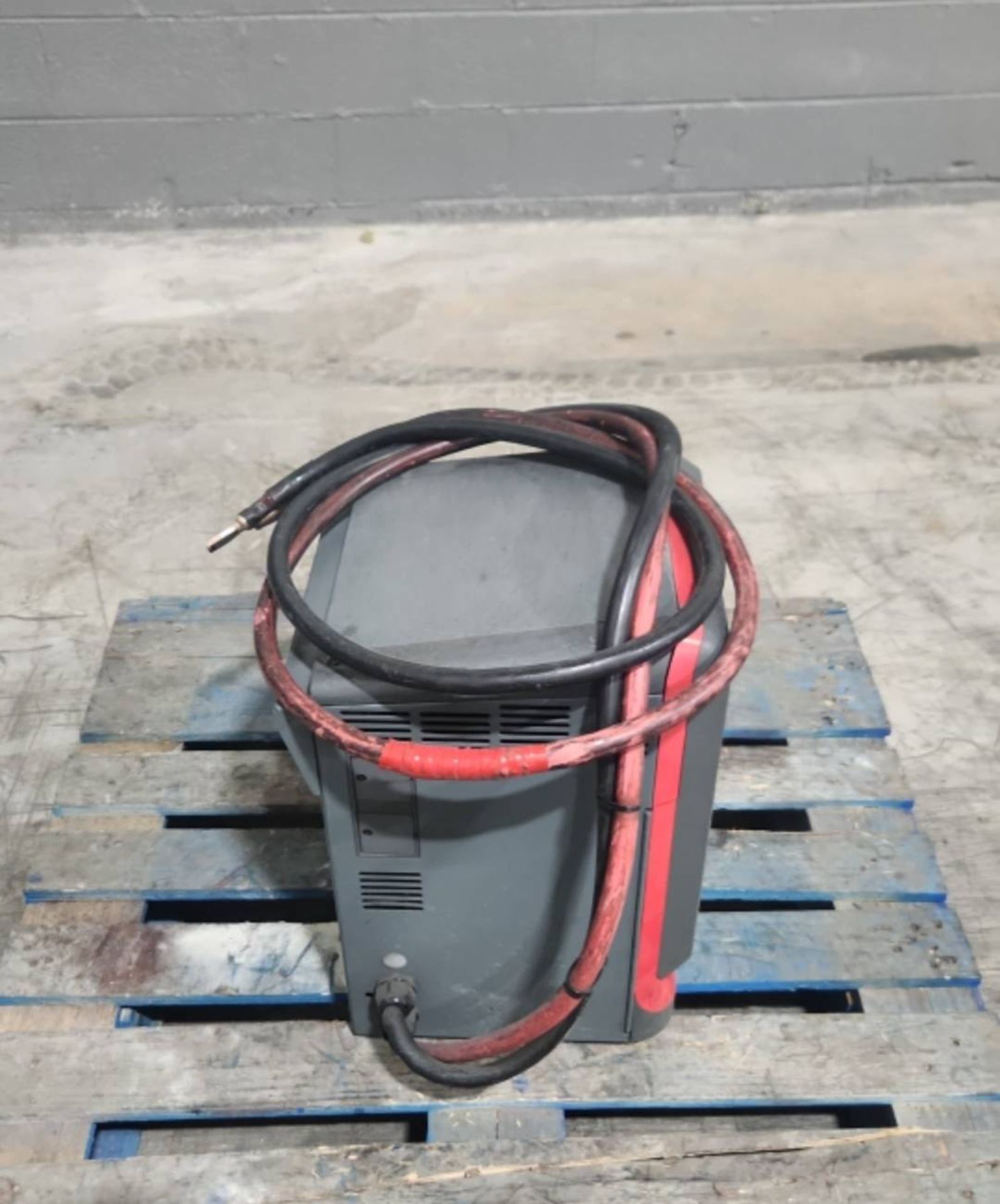 EnerSys Multi 24/36/48 Volt Electric Forklift Battery Charger. - Image 4 of 5